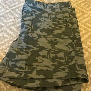 Eddie Bauer Green Camouflage Women's Shorts